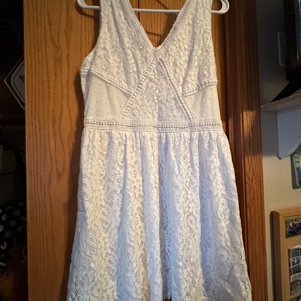 White Lace Sleeveless Dress